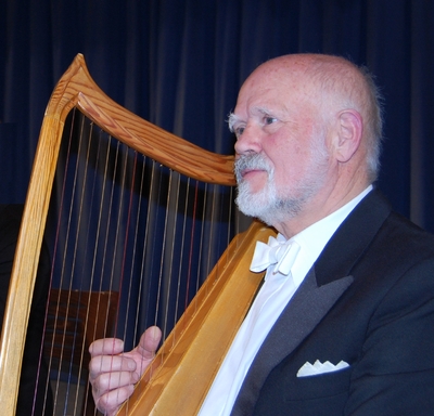 Matoušek s gotickou harfou